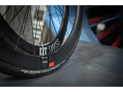 DT SWISS ARC 1100 DICUT disc brake wheel, carbon clincher 38 x 20 mm rim, rear click to zoom image