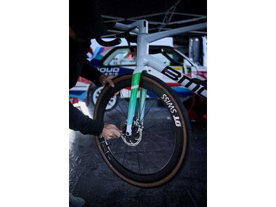 DT SWISS GRC 1100 SPLINE disc brake wheel, carbon clincher 50 x 24 mm, 700c rear click to zoom image