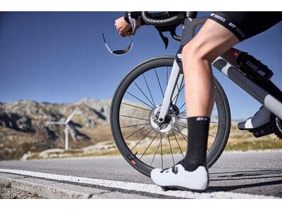 DT SWISS ARC 1400 DICUT disc brake wheel, carbon clincher 38 x 20 mm rim, rear click to zoom image